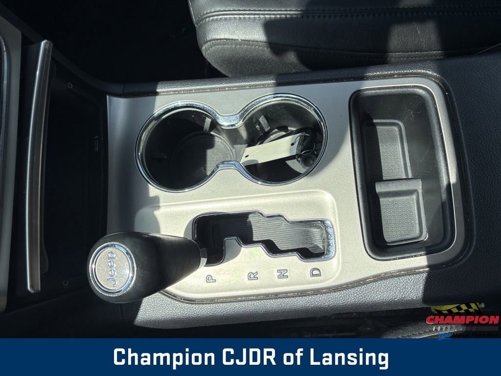 Used 2011 Jeep Grand Cherokee Laredo AWD/4WD image 28