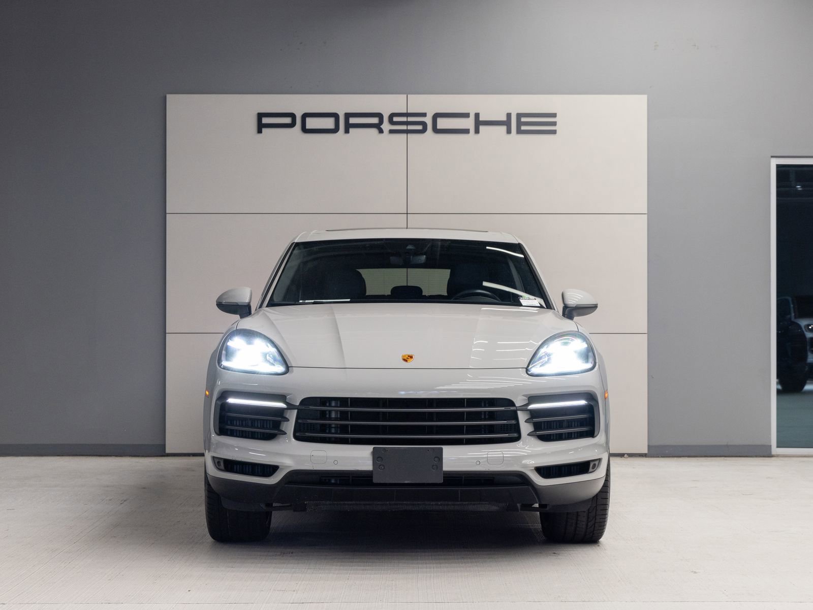 Certified 2023 Porsche Cayenne Platinum Edition image 10