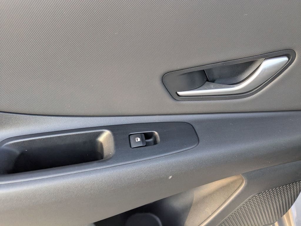 Used 2025 Hyundai Elantra Limited image 25