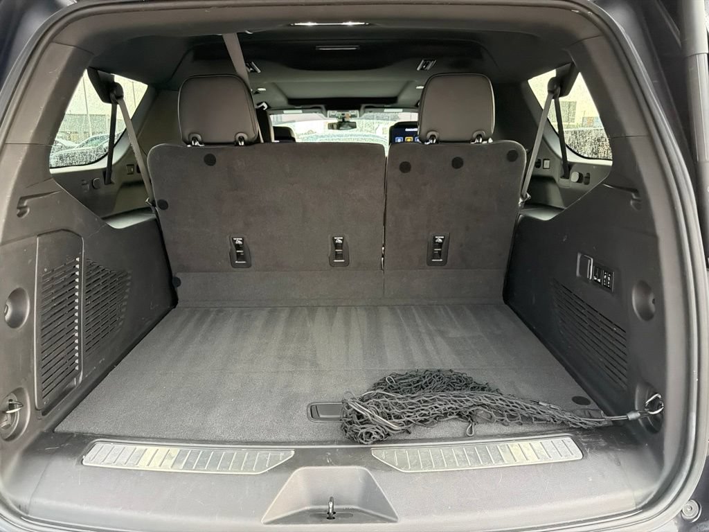 Used 2022 Chevrolet Suburban RST w/ Luxury Package AWD/4WD image 11