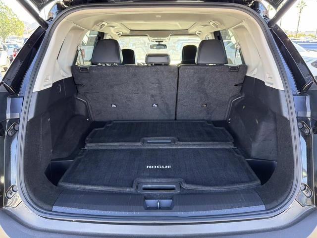 Used 2023 Nissan Rogue SL image 25