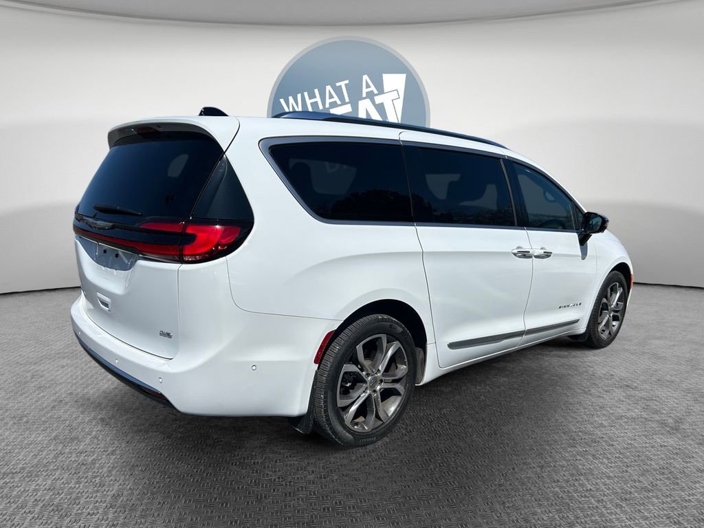 Certified 2023 Chrysler Pacifica Pinnacle AWD/4WD image 3