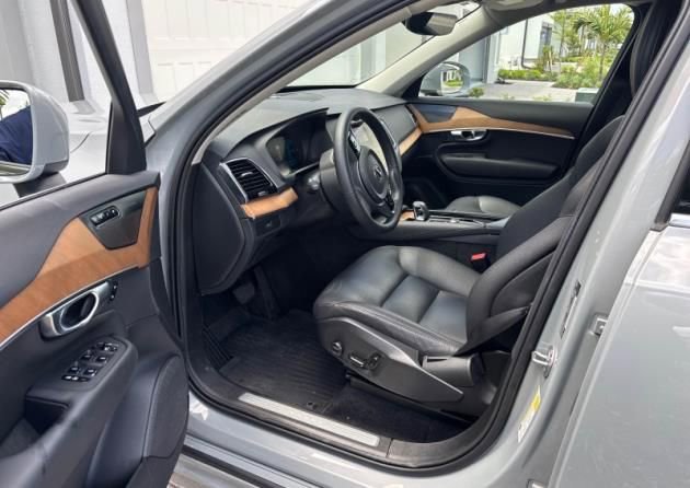 Used 2024 Volvo XC90 B5 Plus w/ Protection Package AWD/4WD image 2