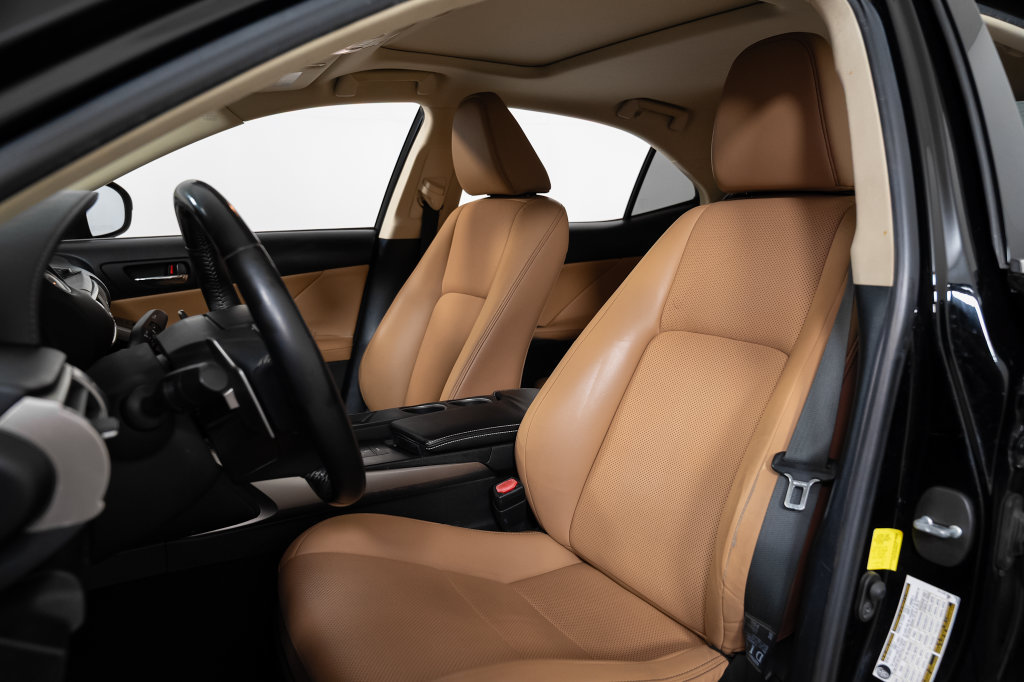 Used 2016 Lexus IS 200t RWD image 19