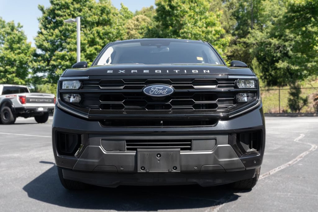 Used 2025 Ford Expedition Active RWD image 3