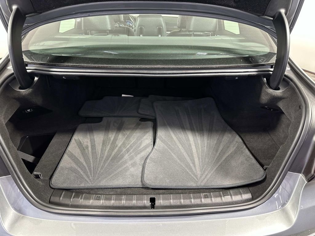 Used 2023 BMW 530e xDrive w/ Premium Package image 32