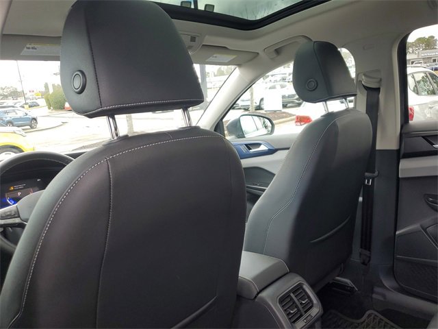 Certified 2023 Volkswagen Taos SE image 11