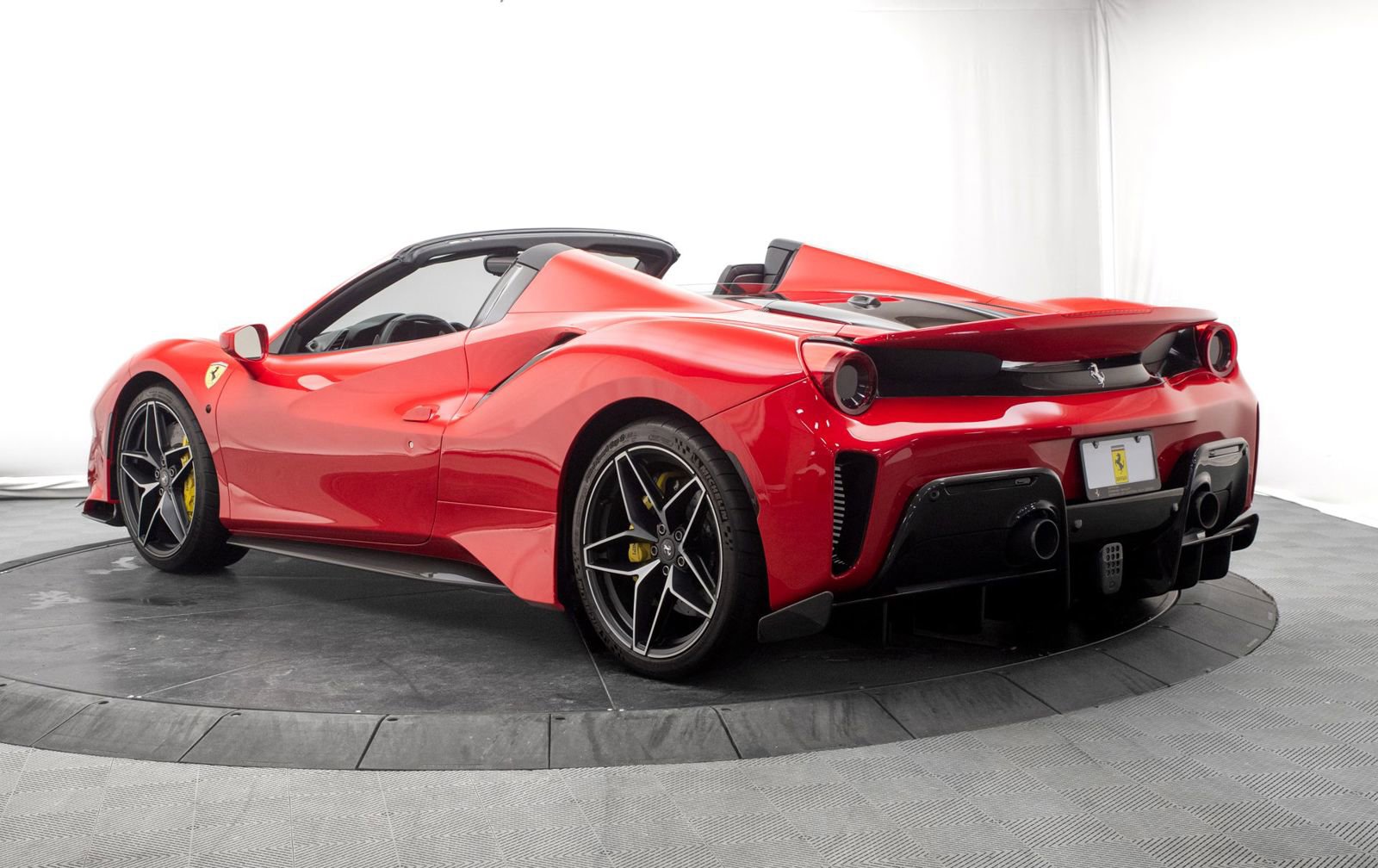 Used 2020 Ferrari 488 Pista Spider image 5