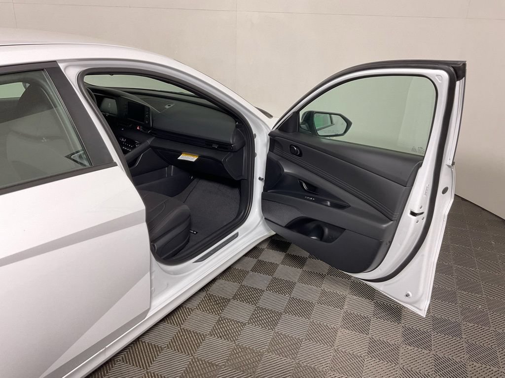 New 2026 Hyundai Elantra Sport FWD image 34