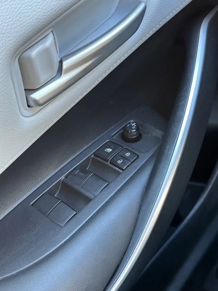 Used 2020 Toyota Corolla SE image 27