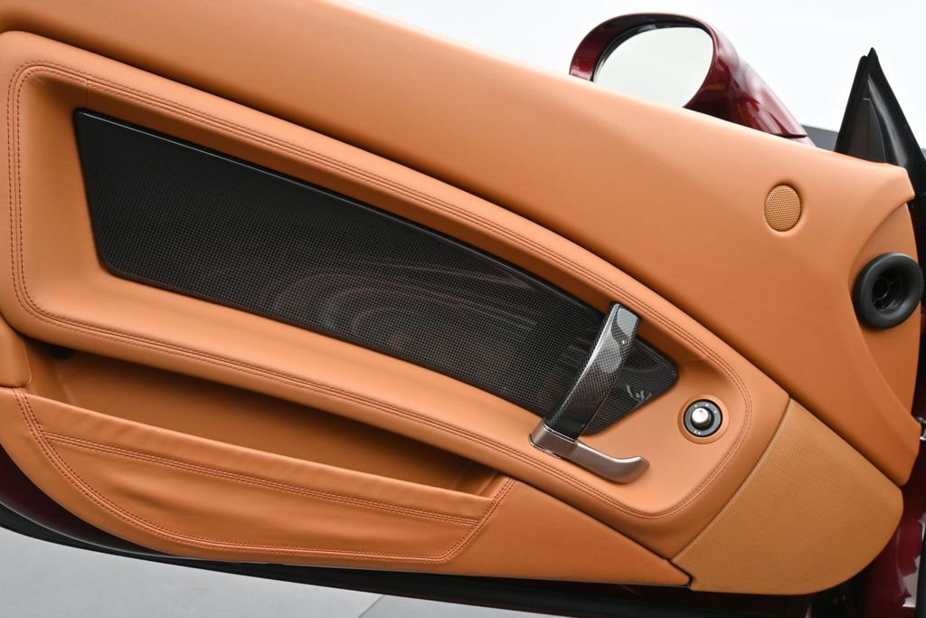 Used 2010 Ferrari California RWD image 16