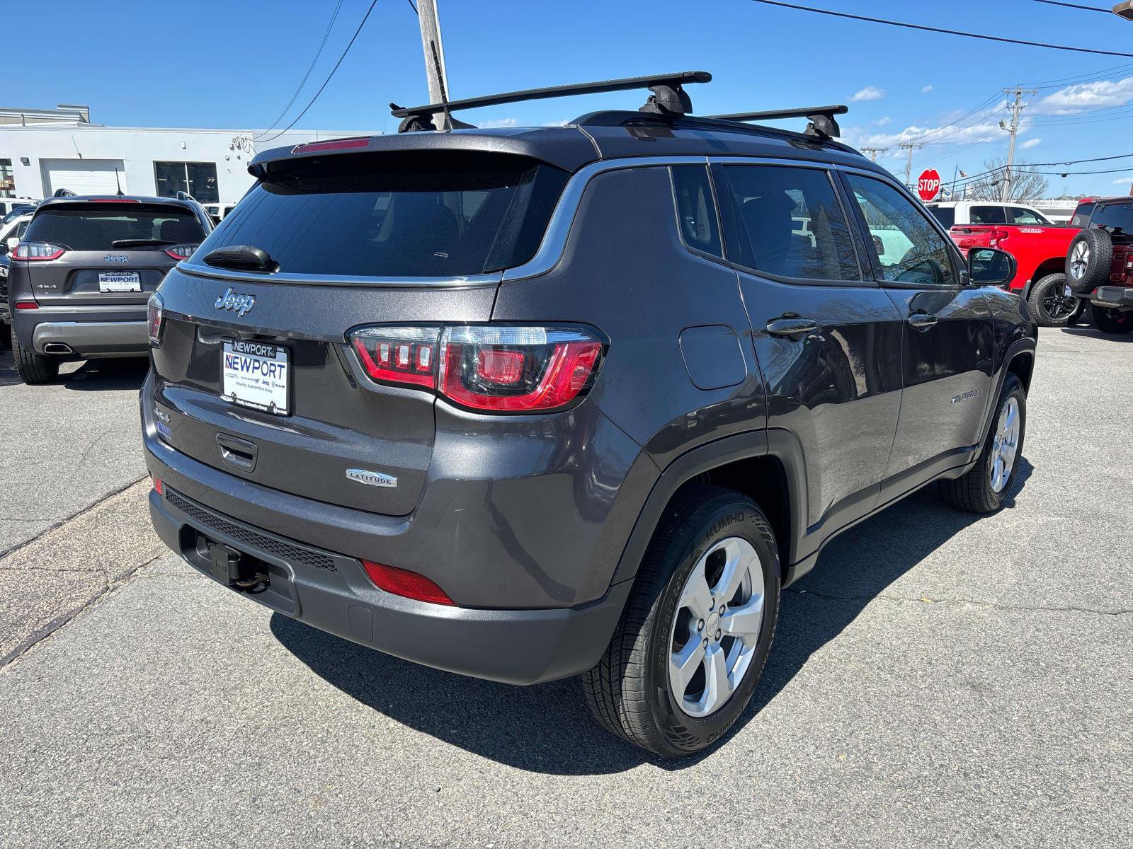 Used 2020 Jeep Compass Latitude w/ Cold Weather Group AWD/4WD image 3