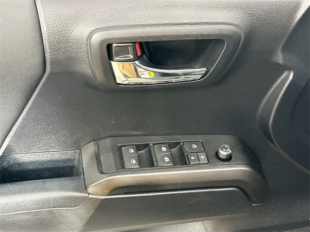 Used 2018 Toyota Tacoma TRD Sport image 21