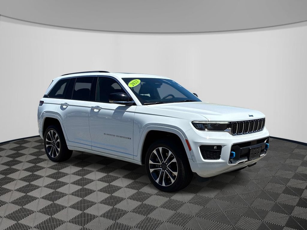 Used 2023 Jeep Grand Cherokee Overland w/ Luxury Tech Group IV AWD/4WD image 3