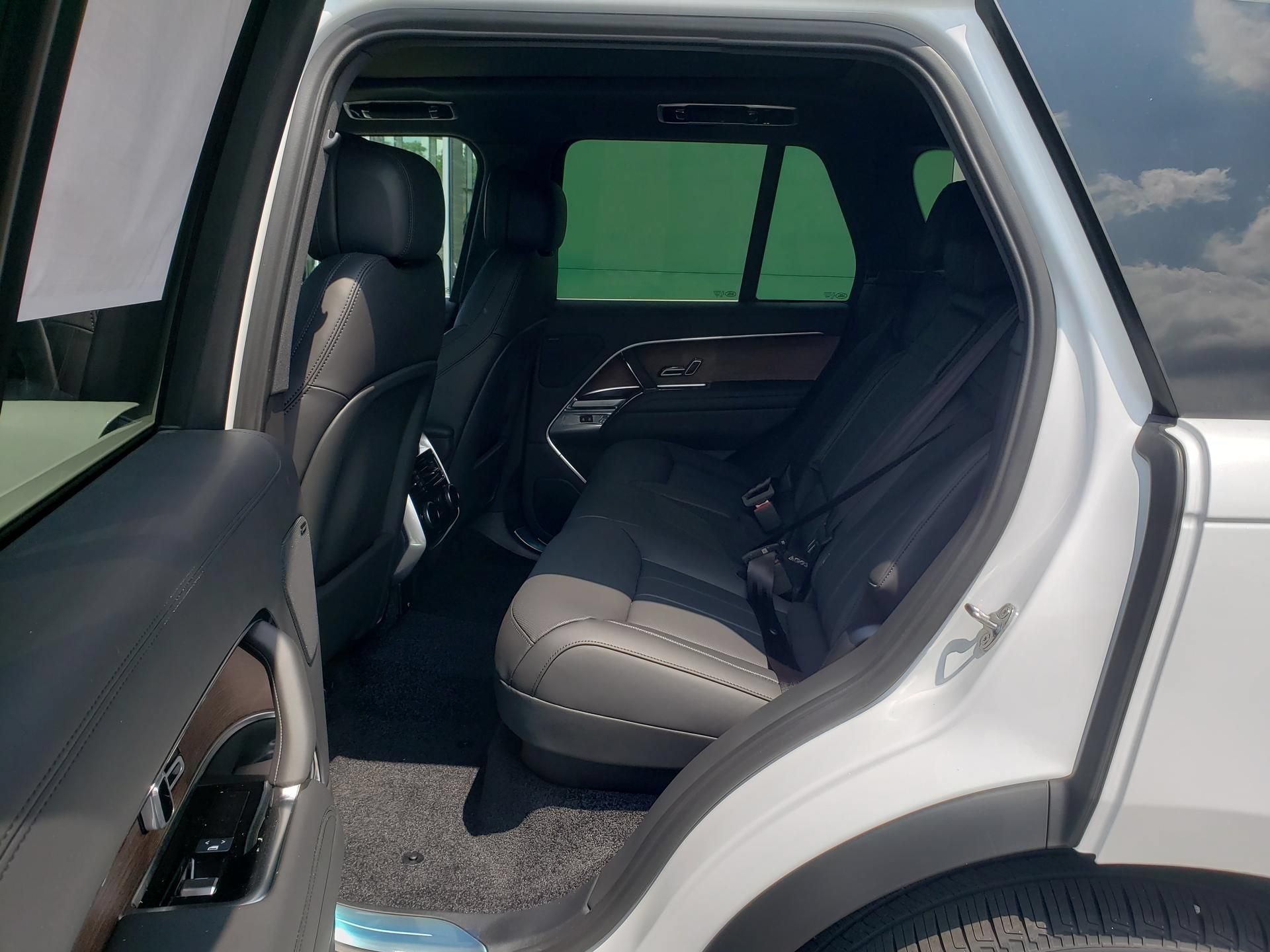 New 2026 Land Rover Range Rover SE AWD/4WD image 11
