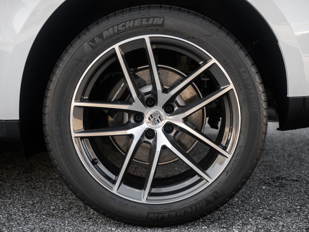 Certified 2025 Porsche Macan image 48