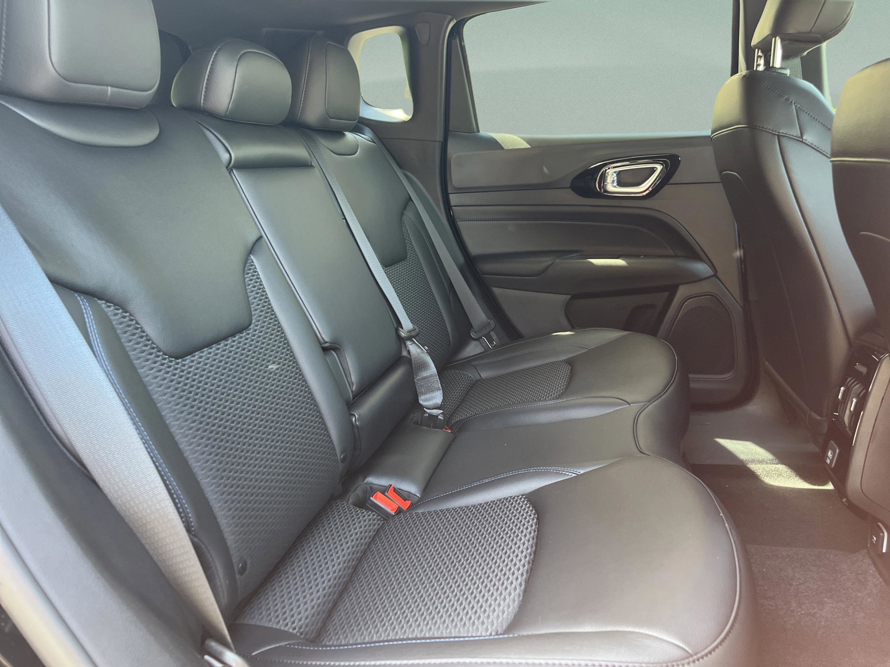 New 2026 Jeep Compass Latitude AWD/4WD image 18