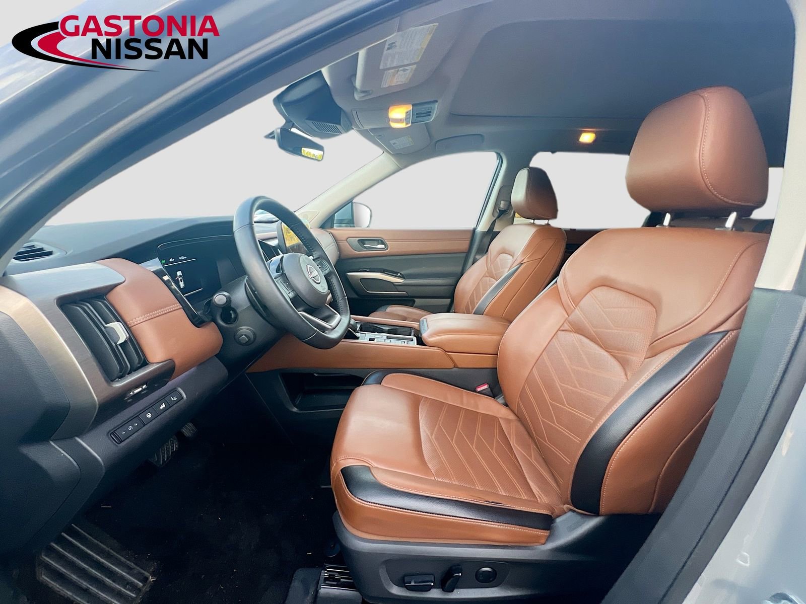 Used 2024 Nissan Pathfinder Platinum w/ Cargo Package image 29