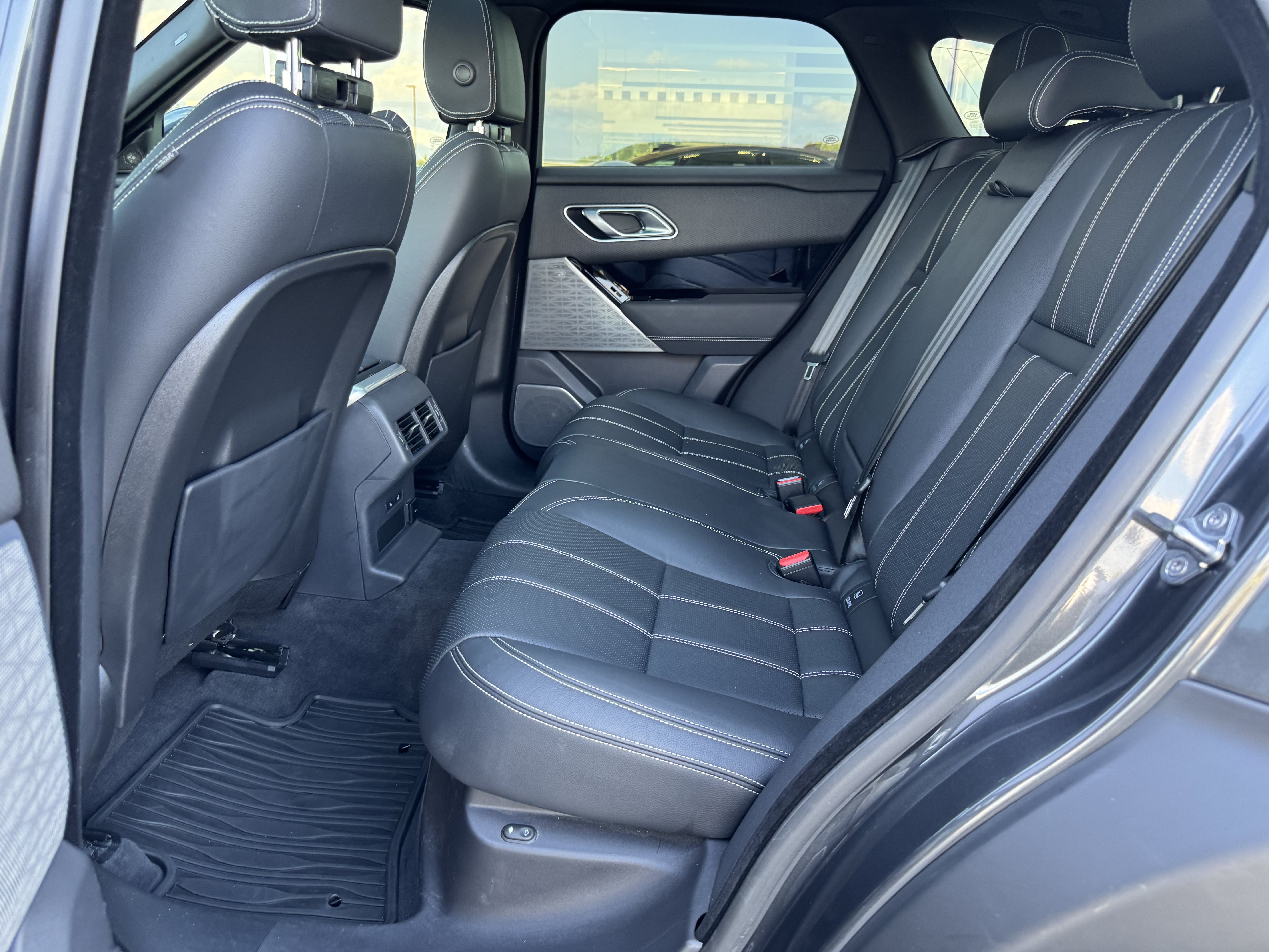 Certified 2022 Land Rover Range Rover Velar R-Dynamic S AWD/4WD image 5