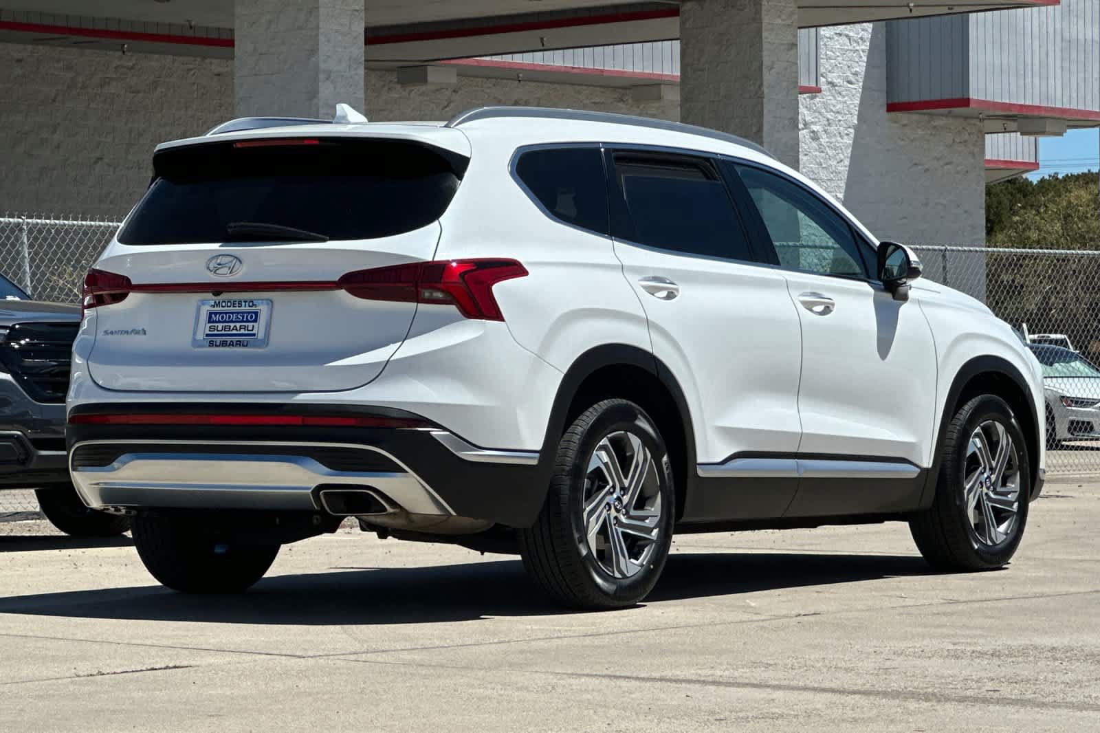 Used 2021 Hyundai Santa Fe SEL w/ Convenience + Premium Package FWD image 3