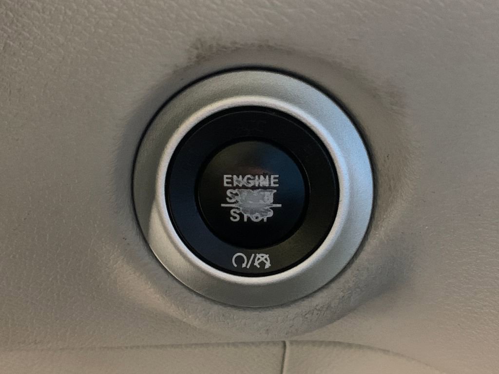 Used 2018 Chrysler Pacifica Touring-L FWD image 27