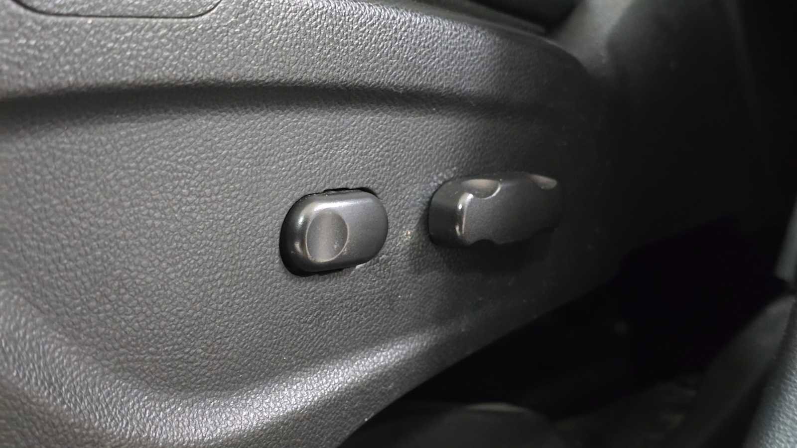 Used 2015 Buick Encore AWD image 24
