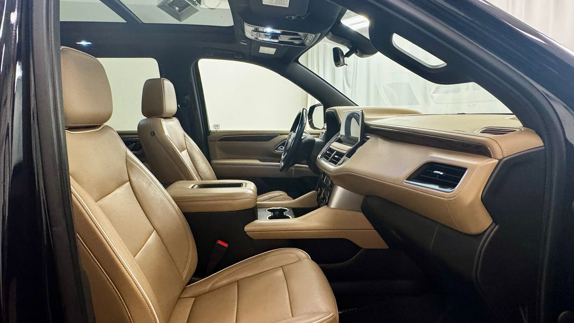 Used 2021 Chevrolet Tahoe Premier w/ Premium Package RWD image 9