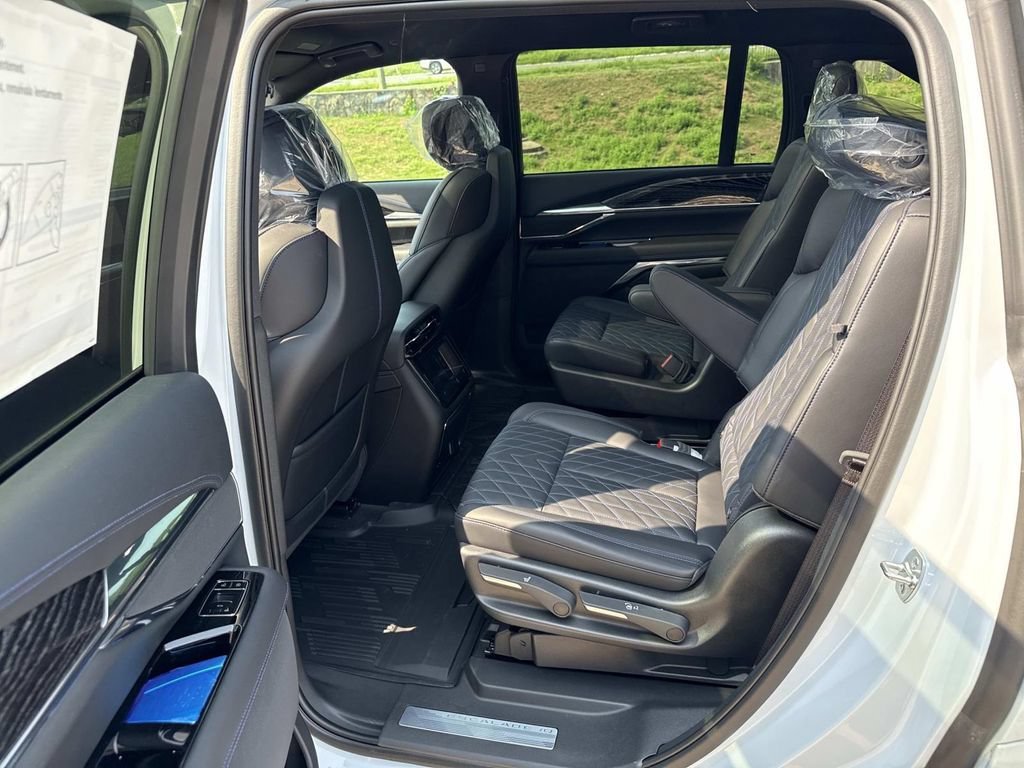 New 2026 Cadillac Escalade IQ Sport 1 w/ LPO, ONYX Package AWD/4WD image 9