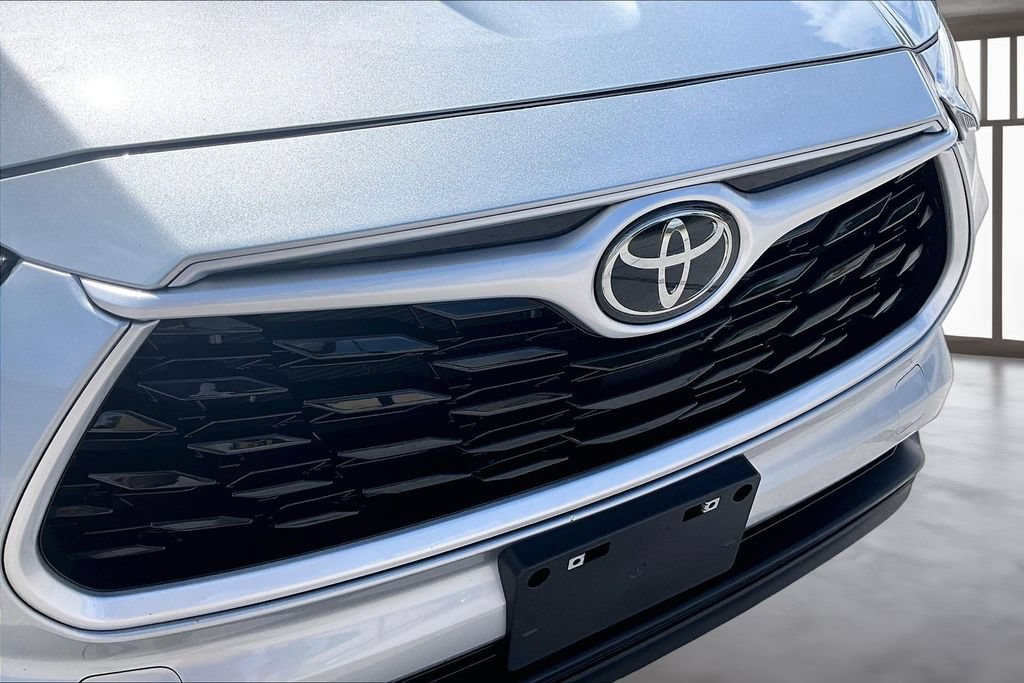 Used 2023 Toyota Highlander XLE FWD image 33