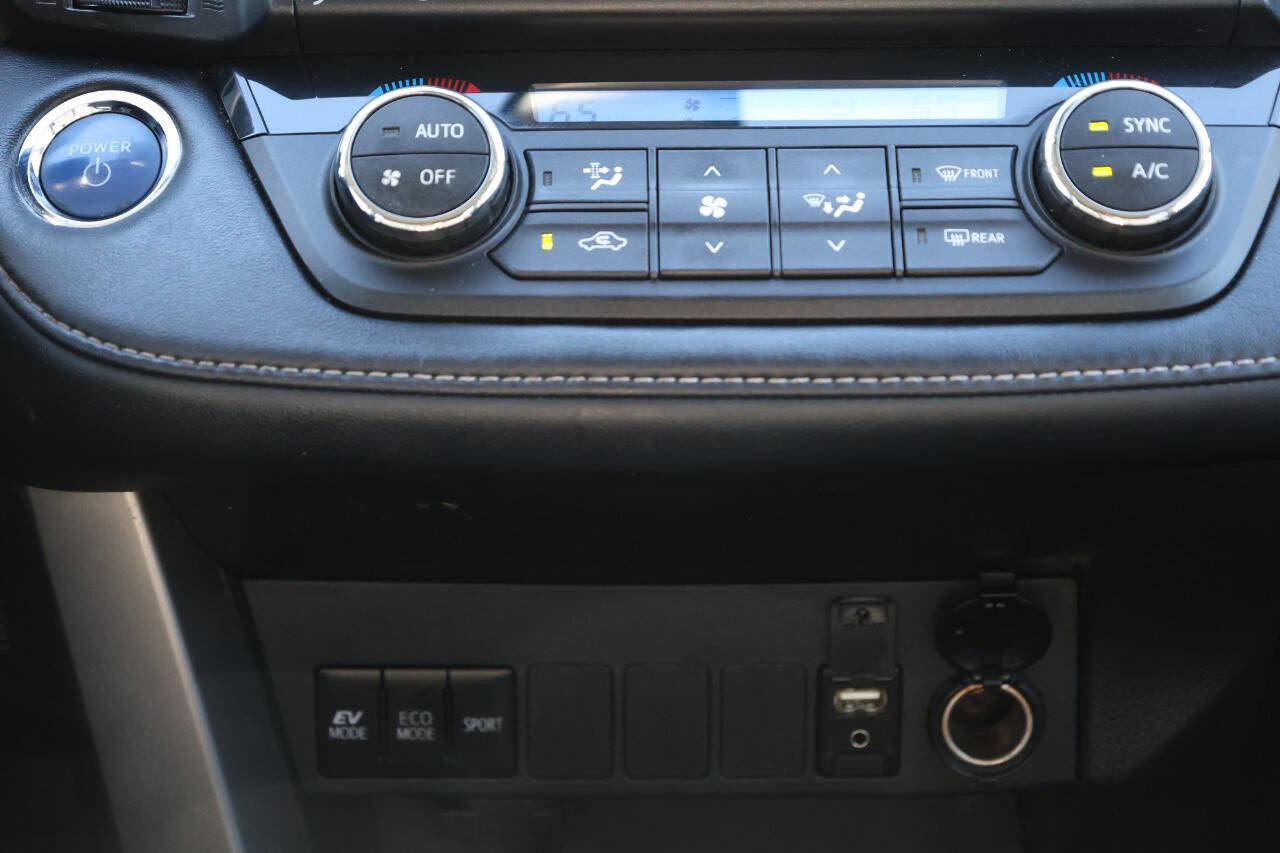 Used 2018 Toyota RAV4 XLE AWD/4WD image 21