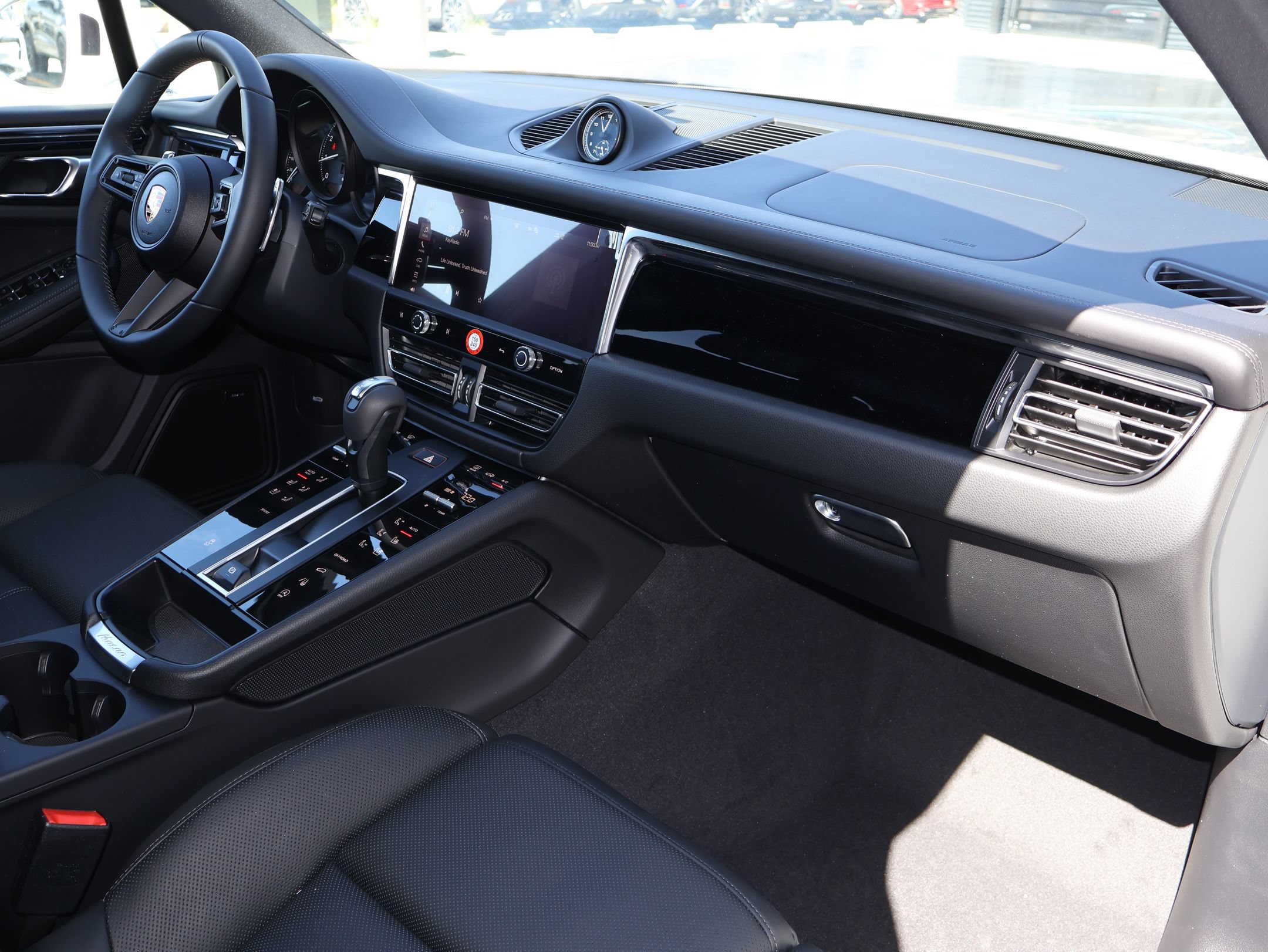 New 2026 Porsche Macan AWD/4WD image 30