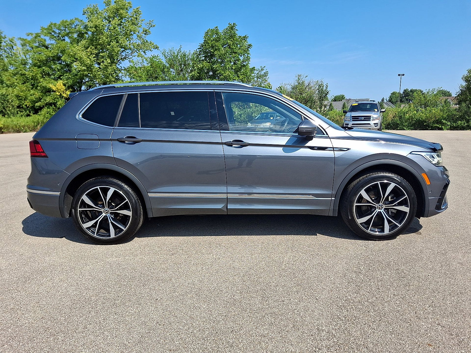 Used 2022 Volkswagen Tiguan SEL R-Line AWD/4WD image 26