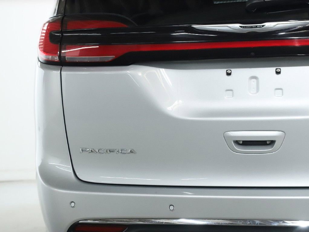 Used 2024 Chrysler Pacifica Touring-L image 43