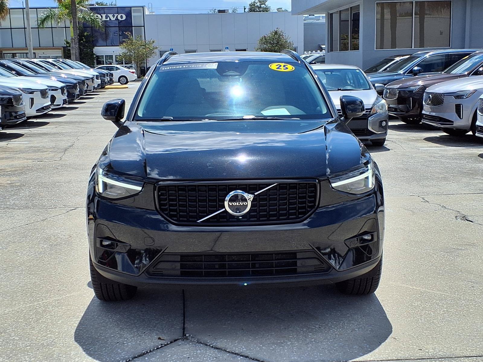 Certified 2025 Volvo XC40 B5 Ultra AWD/4WD image 2