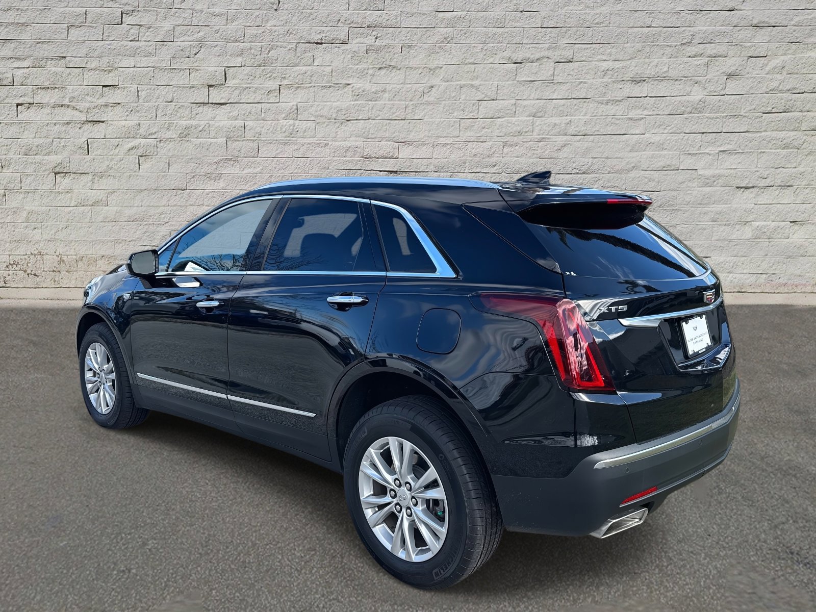 Certified 2023 Cadillac XT5 Luxury image 3