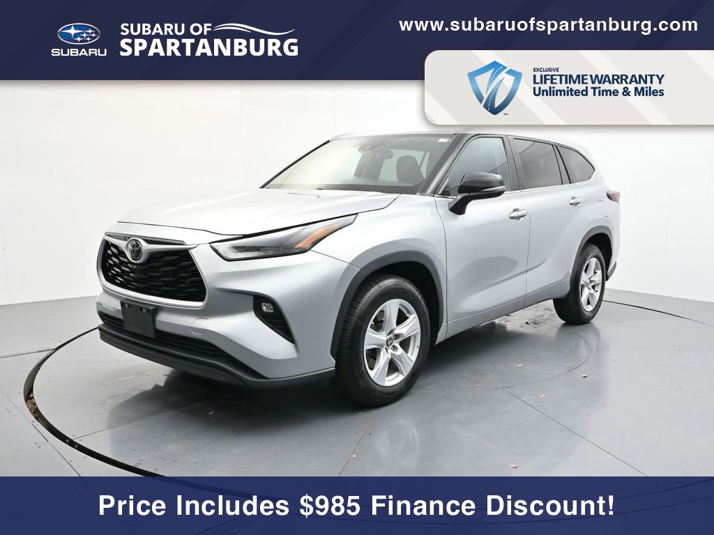 Used 2024 Toyota Highlander LE video 3