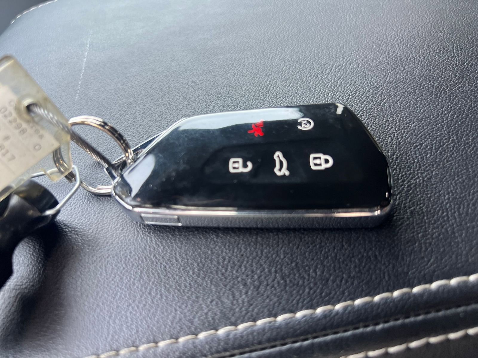 Used 2025 Volkswagen Atlas Cross Sport SE image 22