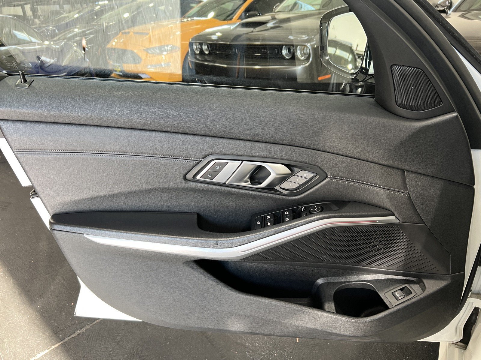 Used 2020 BMW 330i Sedan w/ M Sport Package RWD image 26