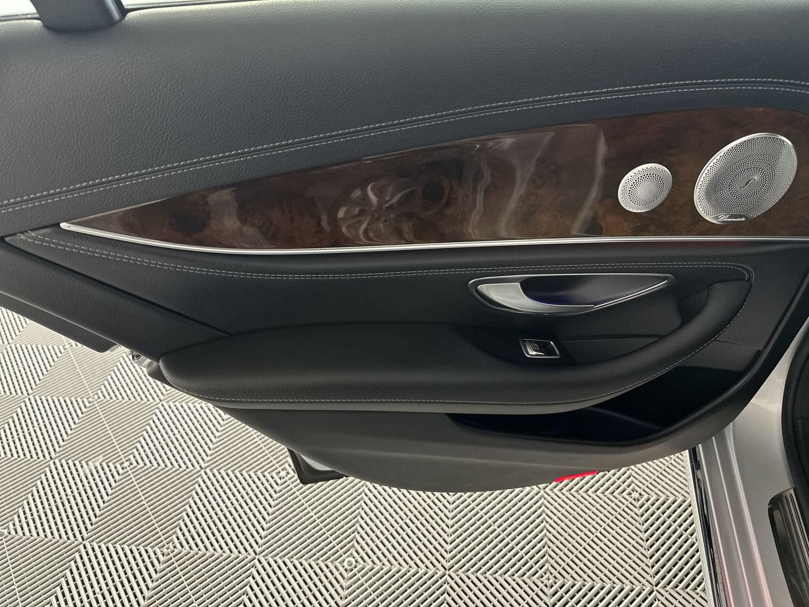 Used 2018 Mercedes-Benz E 300 4MATIC w/ Premium 2 Package (Q02) image 30