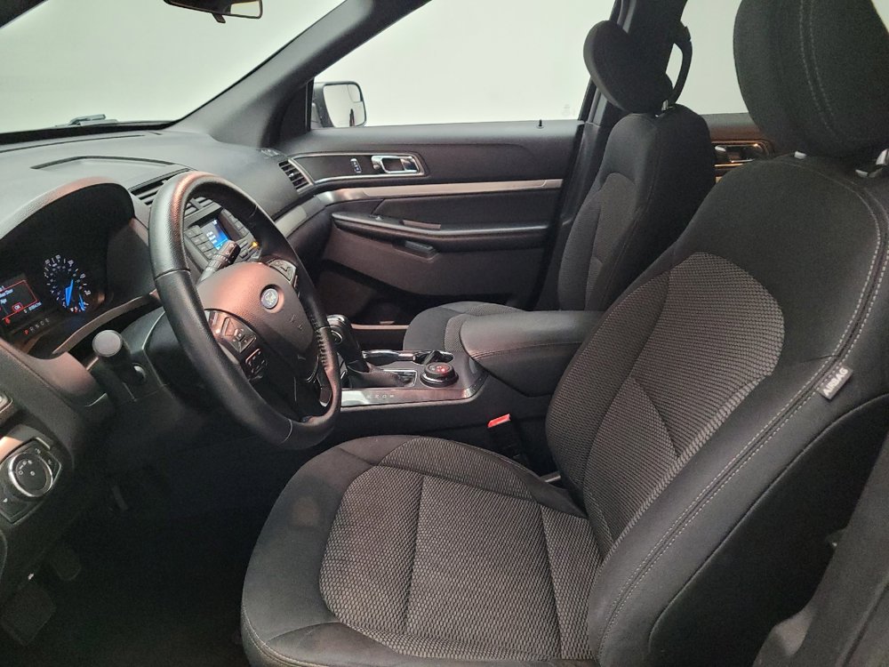 Used 2018 Ford Explorer XLT AWD/4WD image 17