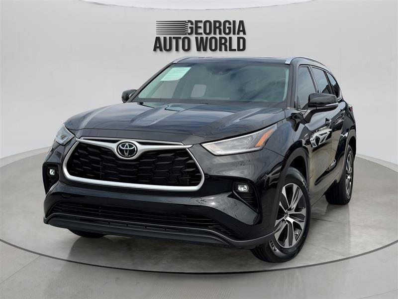 Used 2021 Toyota Highlander XLE FWD image 1