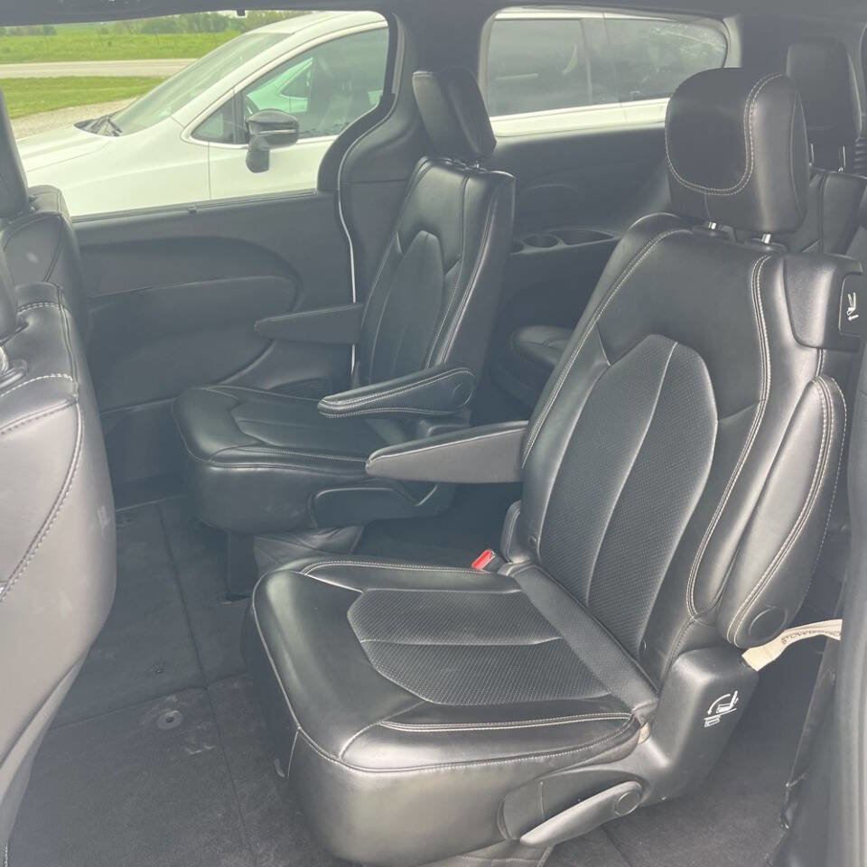 Used 2026 Chrysler Pacifica Select FWD image 11