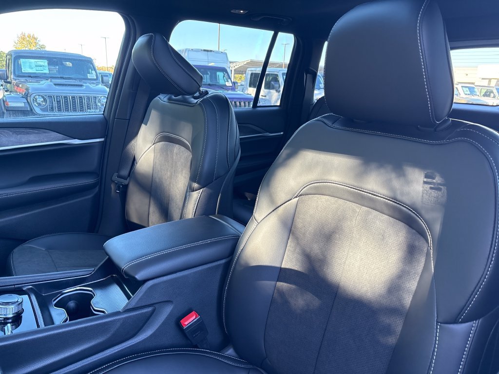 New 2027 Jeep Grand Cherokee 4WD image 18