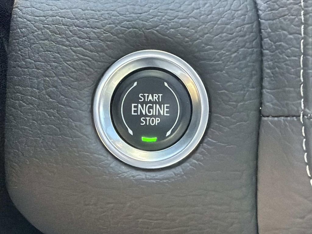 Used 2021 GMC Yukon Denali w/ Denali Premium Package image 35