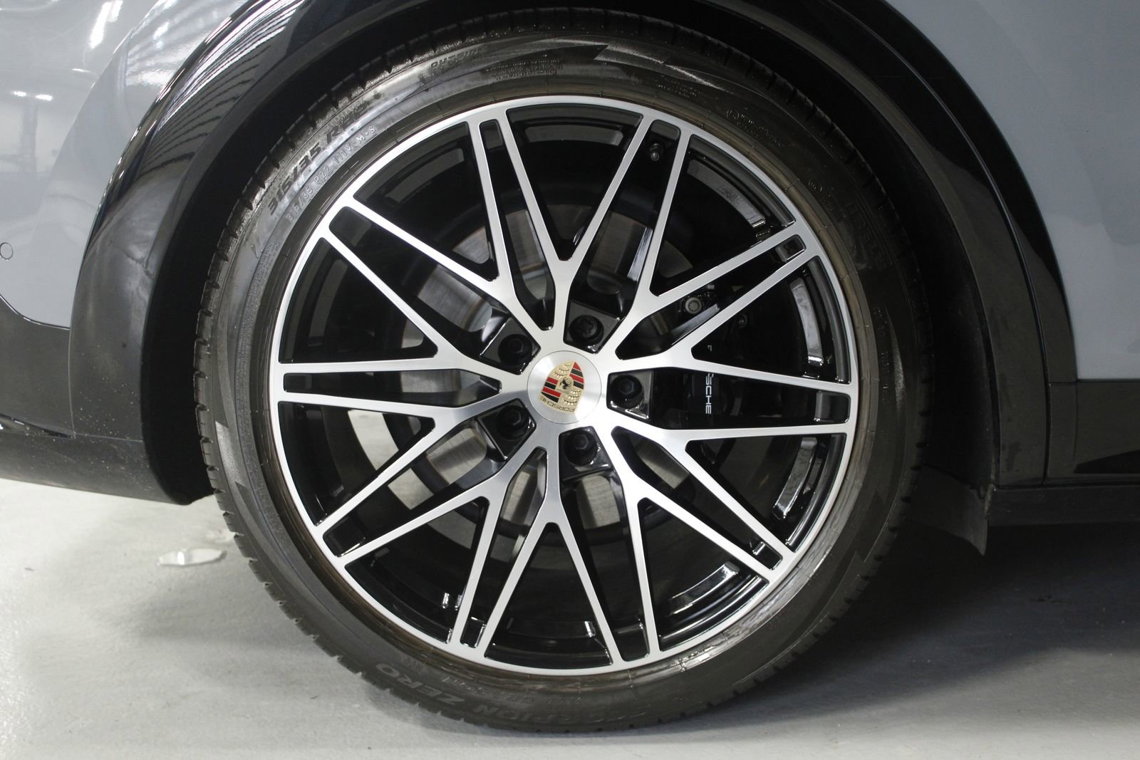 Certified 2025 Porsche Cayenne GTS AWD/4WD image 22