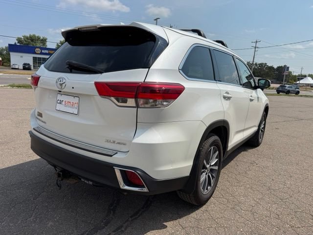Used 2019 Toyota Highlander XLE AWD/4WD image 7