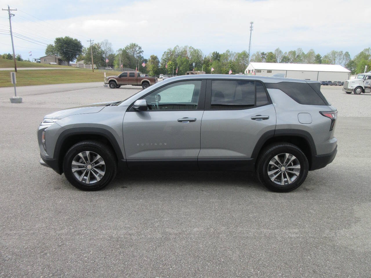 Used 2026 Chevrolet Equinox LT FWD image 3