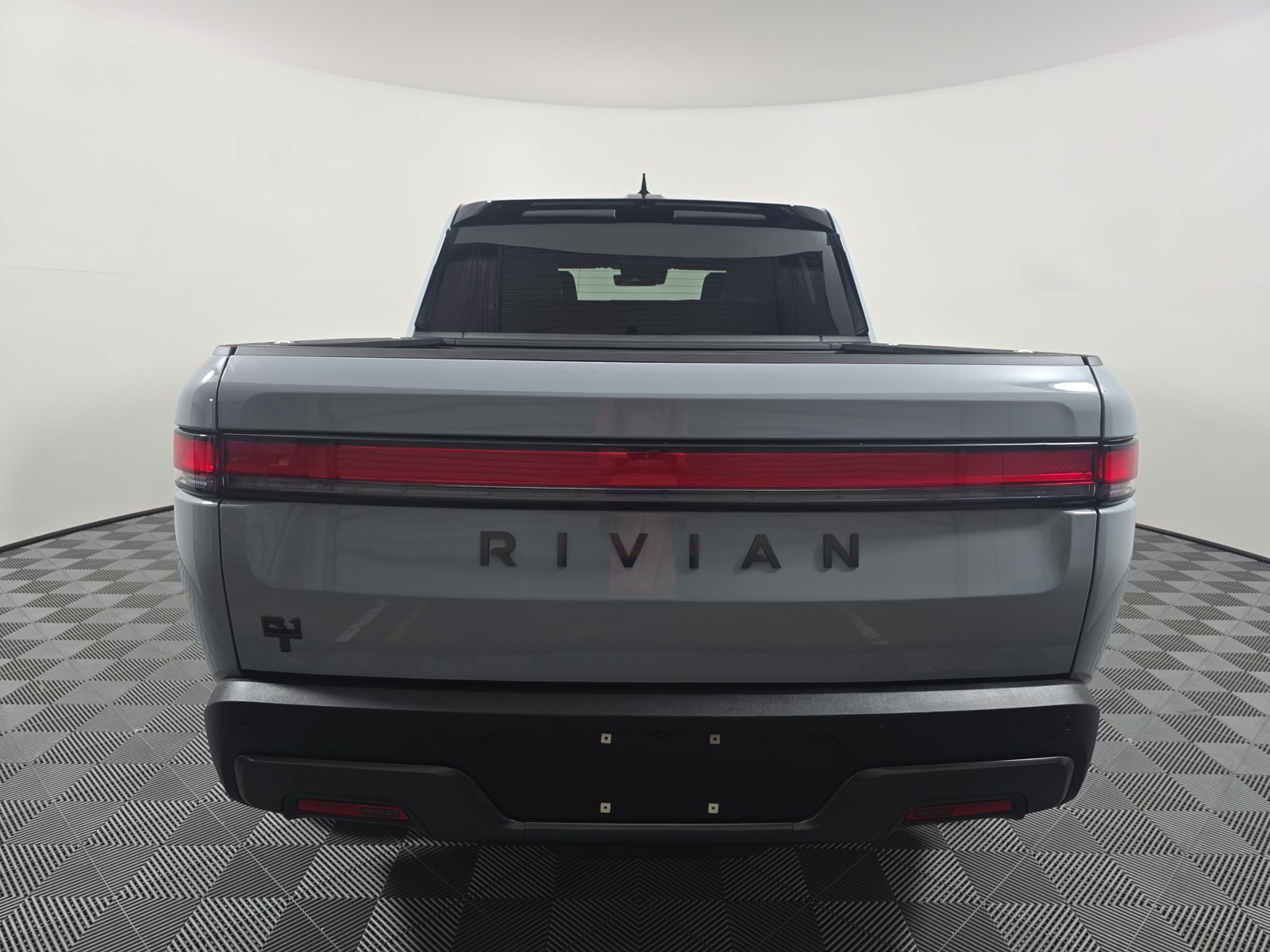Used 2025 Rivian R1T Adventure Dual AWD/4WD image 4
