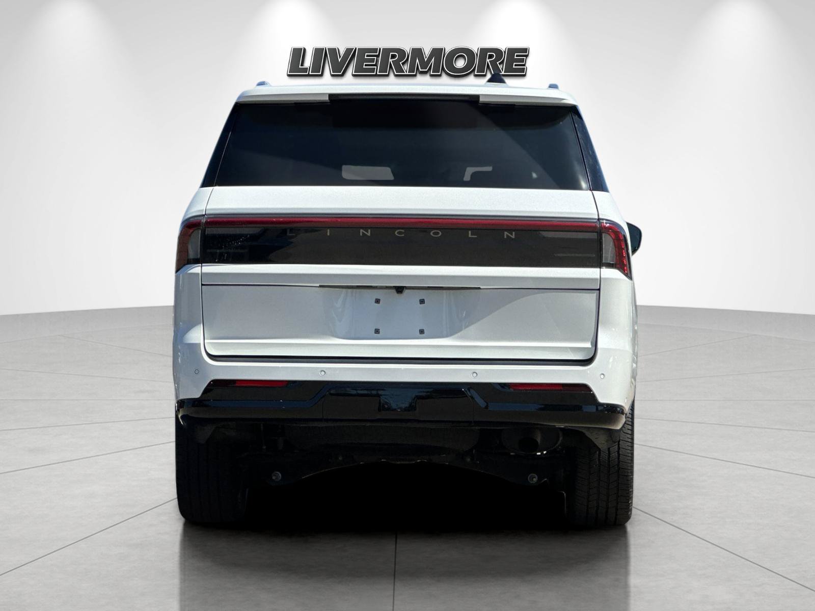 Certified 2025 Lincoln Navigator L Reserve AWD/4WD image 4