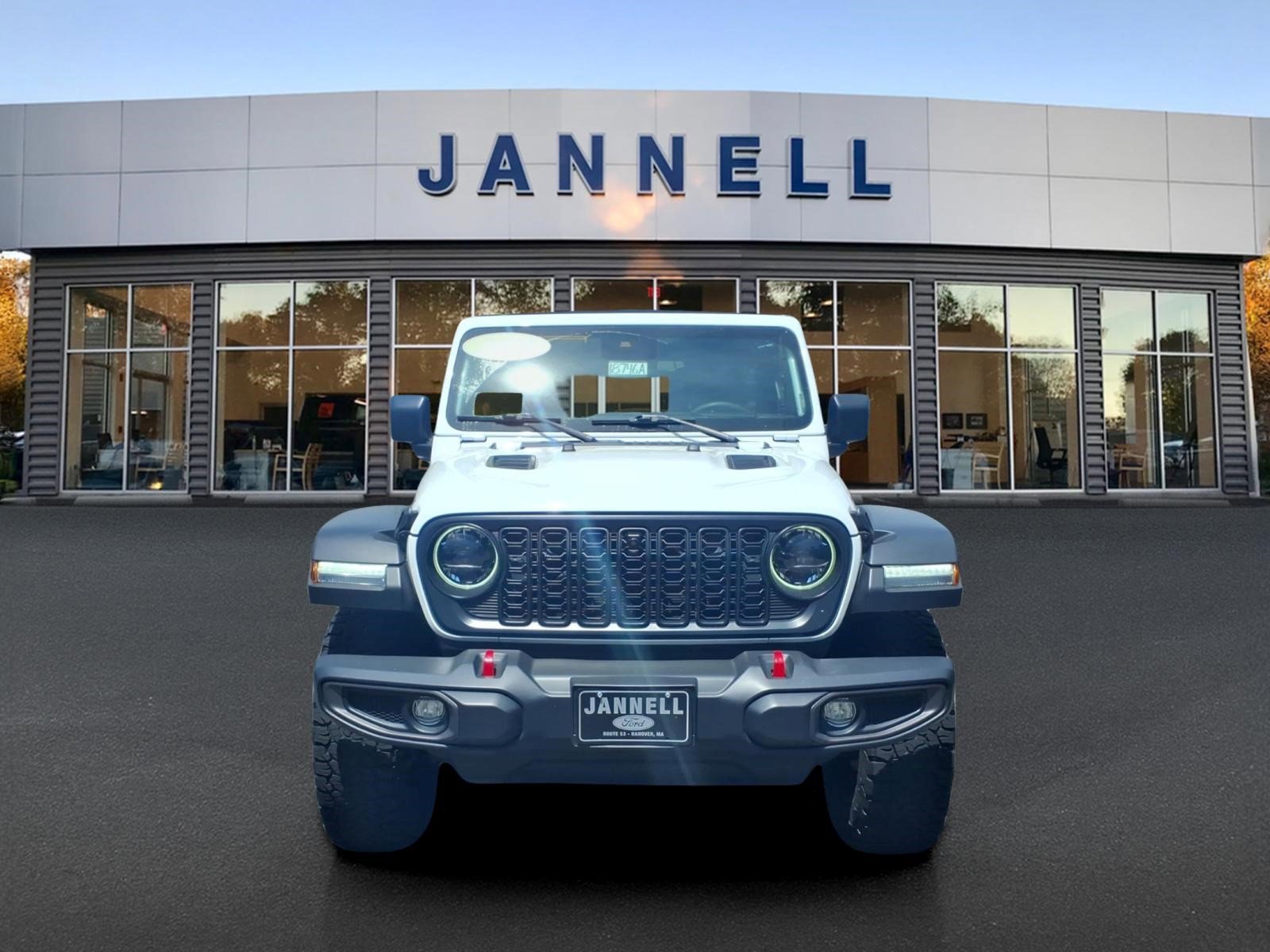 Used 2024 Jeep Wrangler Unlimited Rubicon w/ Technology Group AWD/4WD image 2